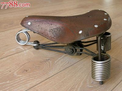 老国货情怀 一枚“上海牌”双钢簧牛皮鞍座的价值与记忆